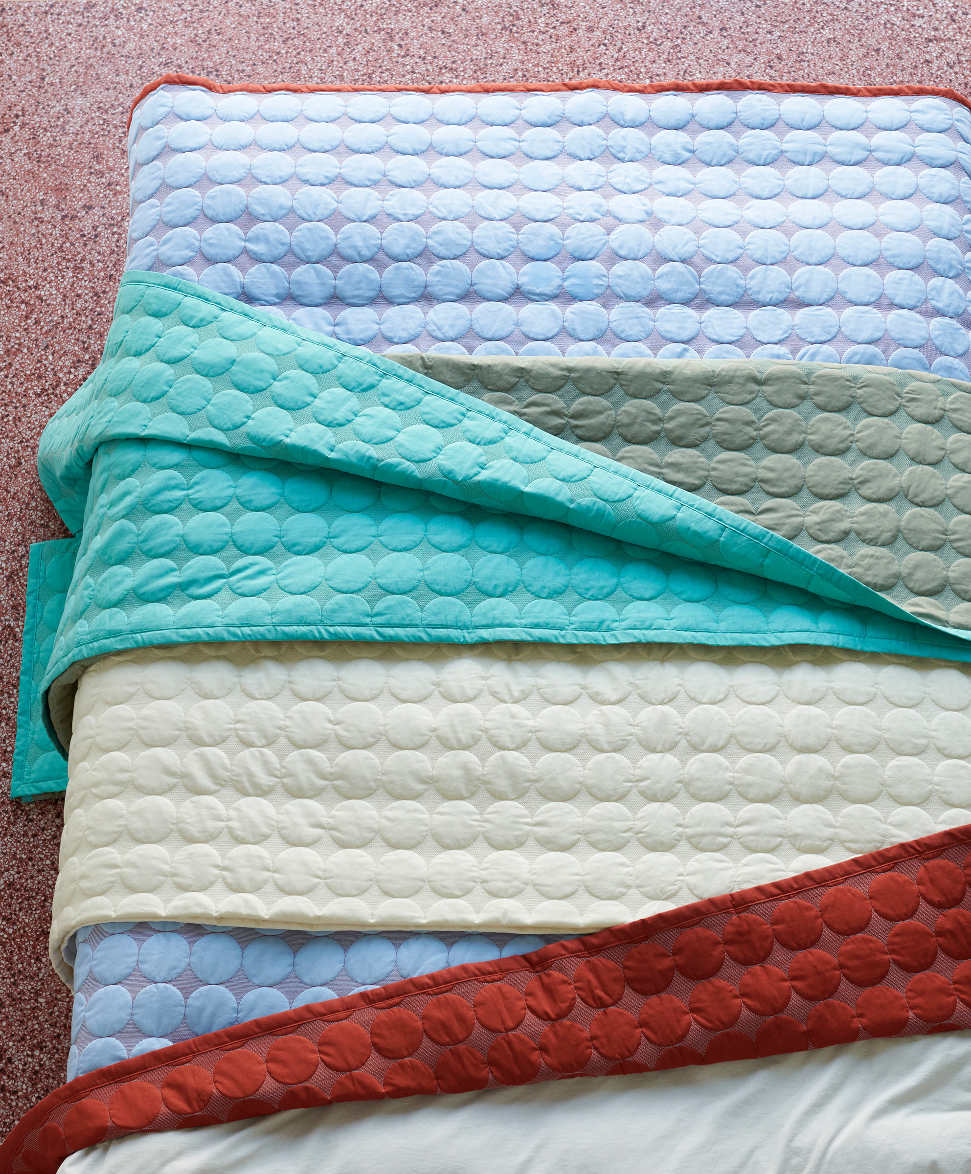 Mega Dot Tagesdecke 260x260 cm - Ivory