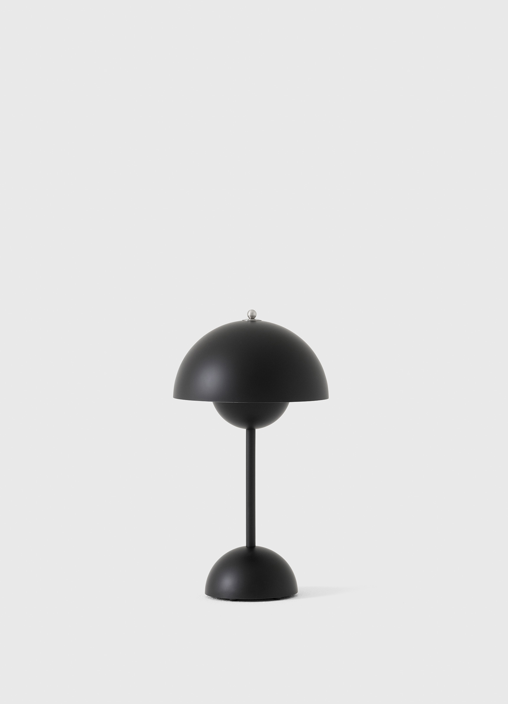 Flowerpot VP9 Portable Tischleuchte - Matt schwarz Flowerpot VP9 Portable Tischleuchte - Matt schwarz