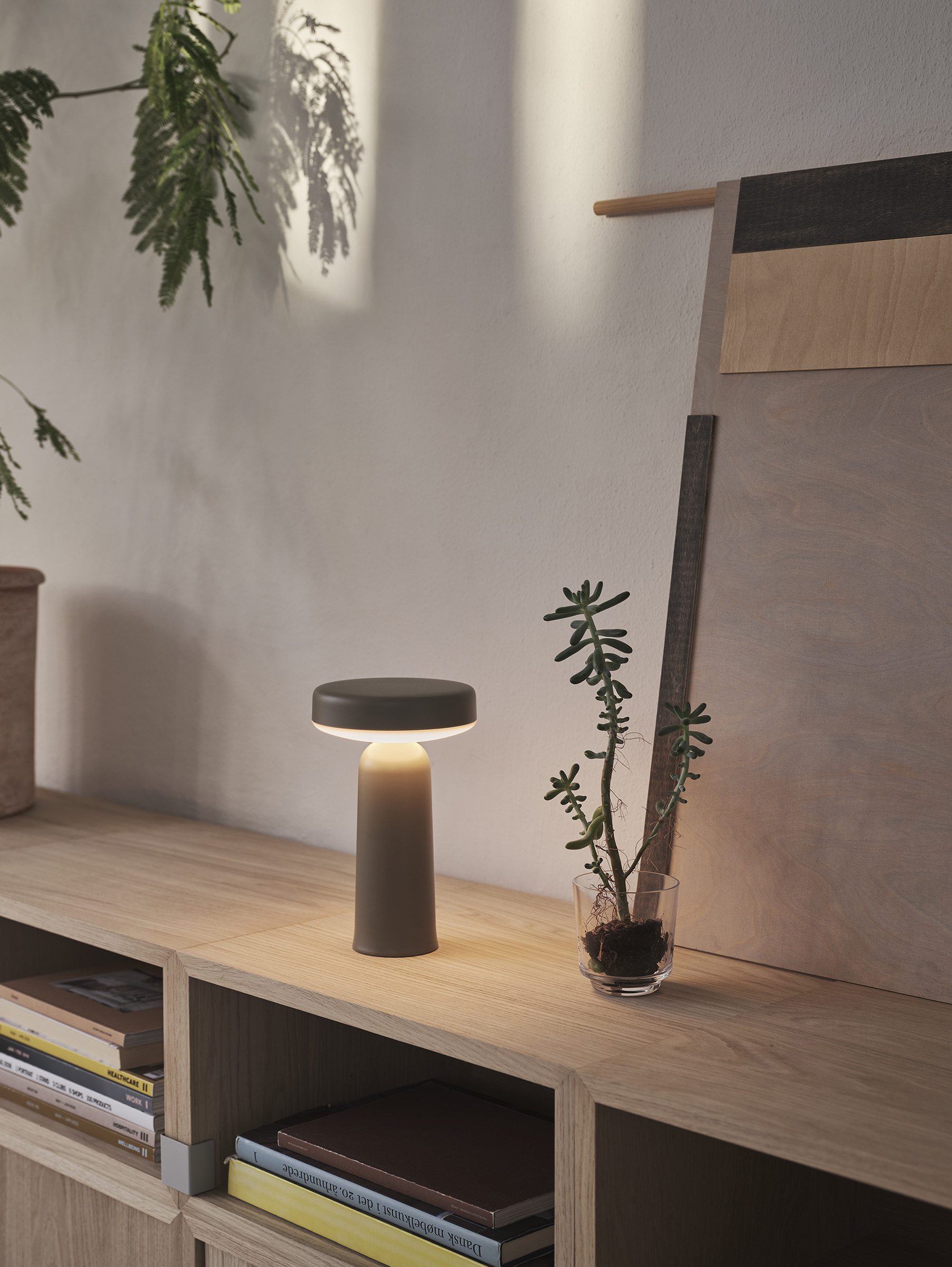 Ease tragbare Akku Tischleuchte - Taupe Ease tragbare Akku Tischleuchte - Taupe