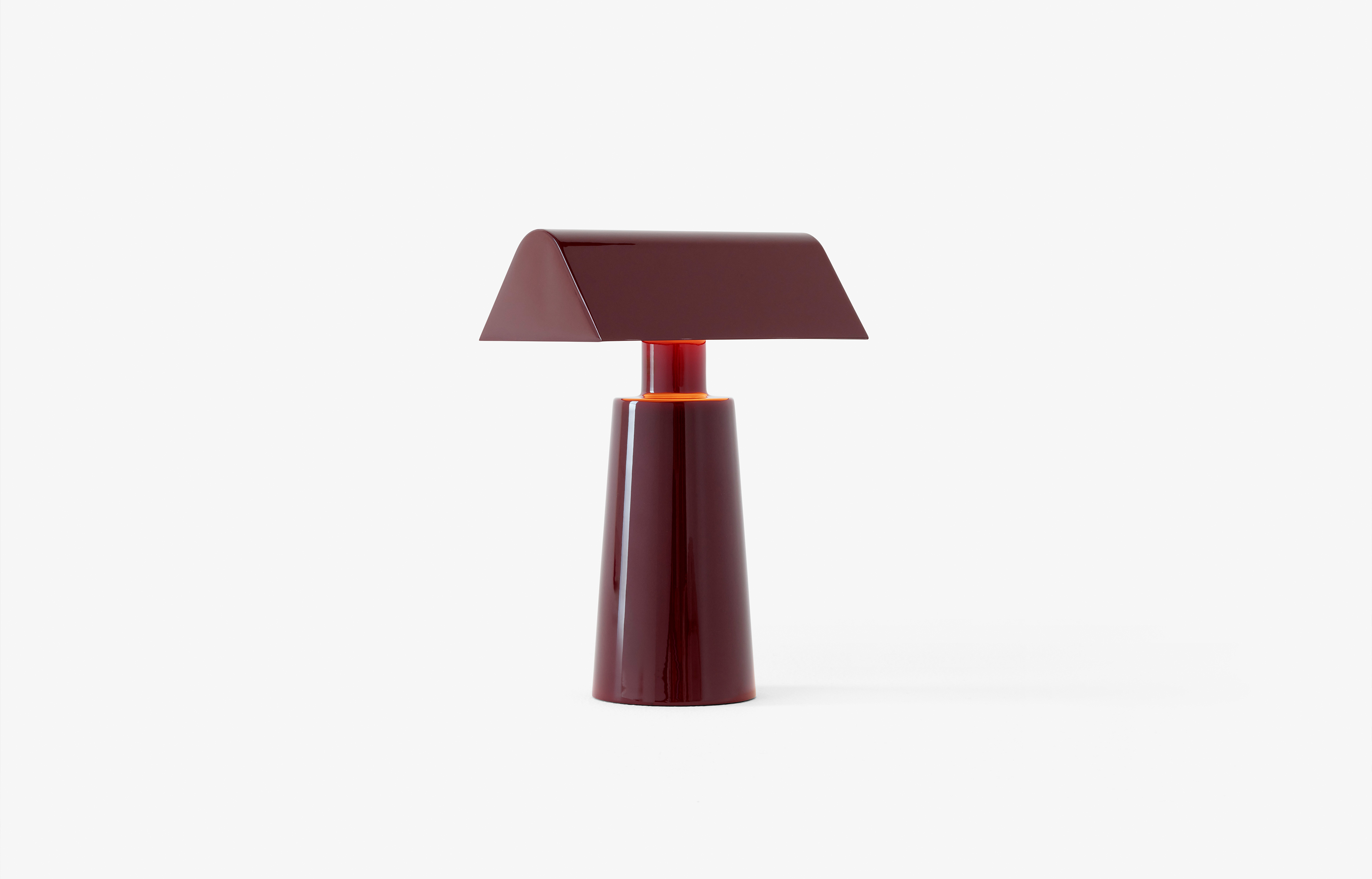 Caret MF1 Tragbare Akku Leuchte - Dark Burgundy Caret MF1 Tragbare Akku Leuchte - Dark Burgundy