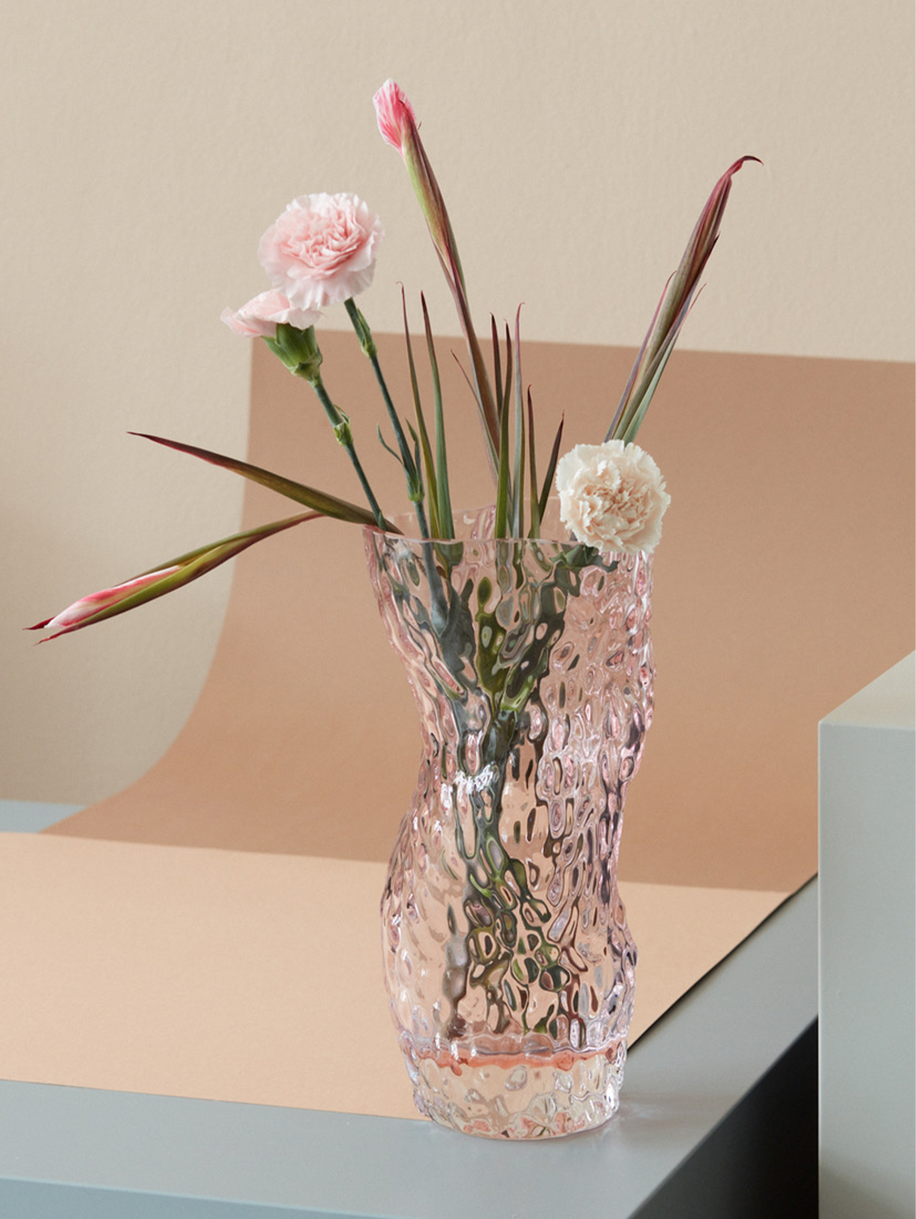 HEIN Studio Ostrea Rock Vase pale pink HEIN Studio Ostrea Rock Vase pale pink