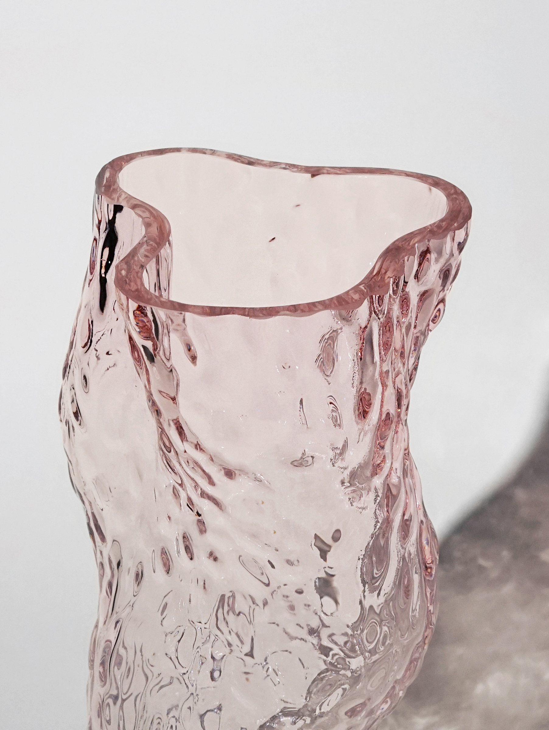 HEIN Studio Ostrea Rock Vase pale pink HEIN Studio Ostrea Rock Vase pale pink