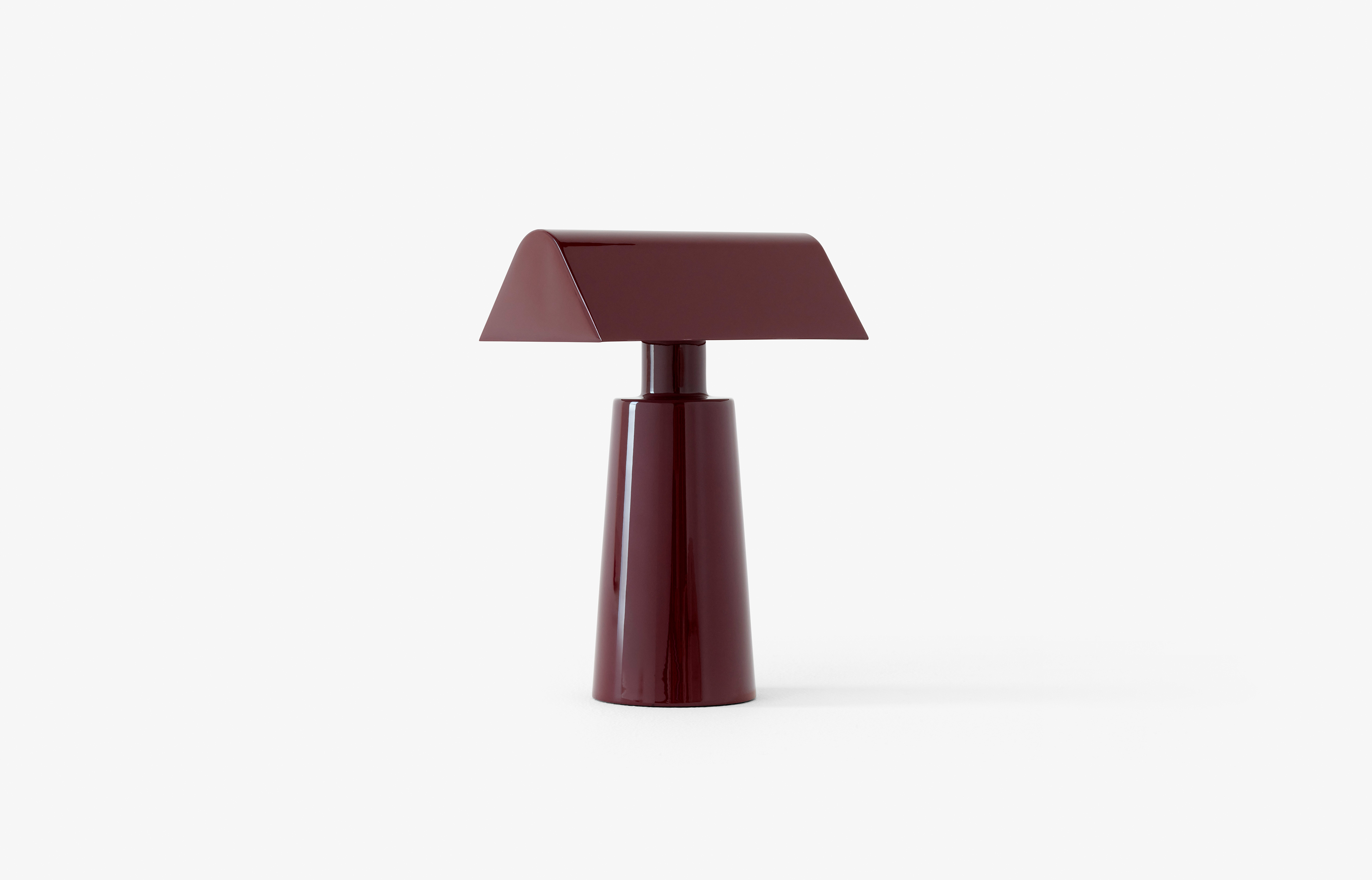 Caret MF1 Tragbare Akku Leuchte - Dark Burgundy Caret MF1 Tragbare Akku Leuchte - Dark Burgundy