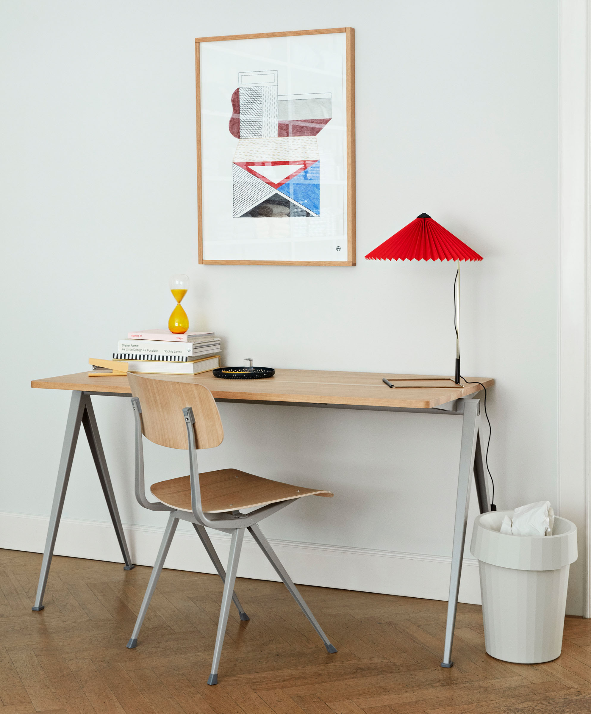 Matin Tischleuchte 380 Bright red shade Matin Tischleuchte 380 Bright red shade