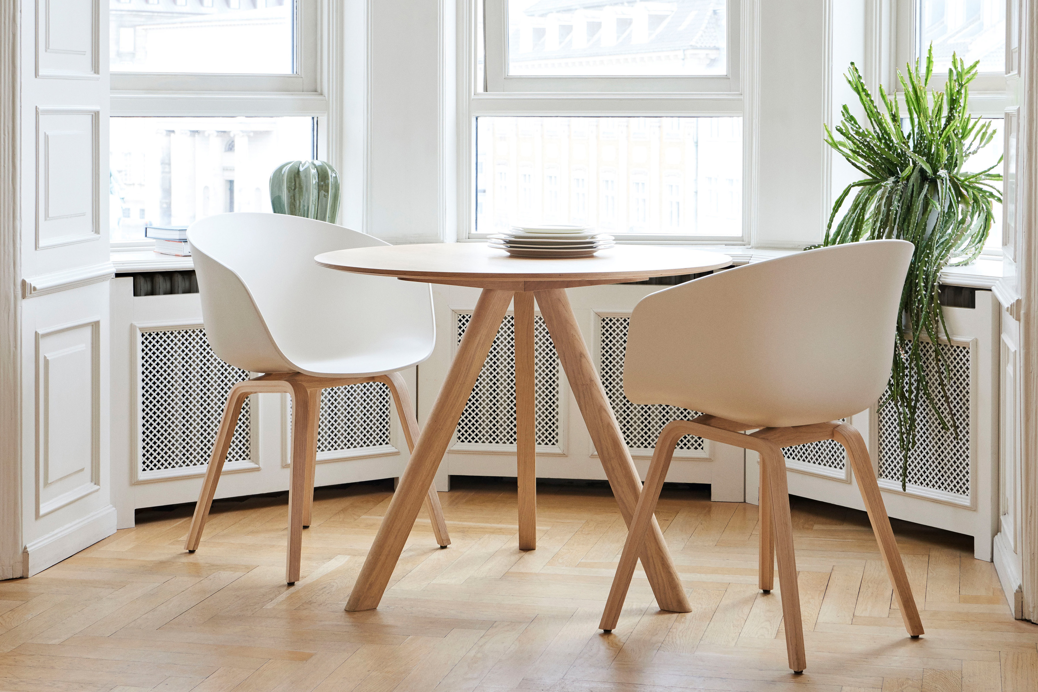 CPH20 Tisch Ø90 cm - Eiche CPH20 Tisch Ø90 cm - Eiche
