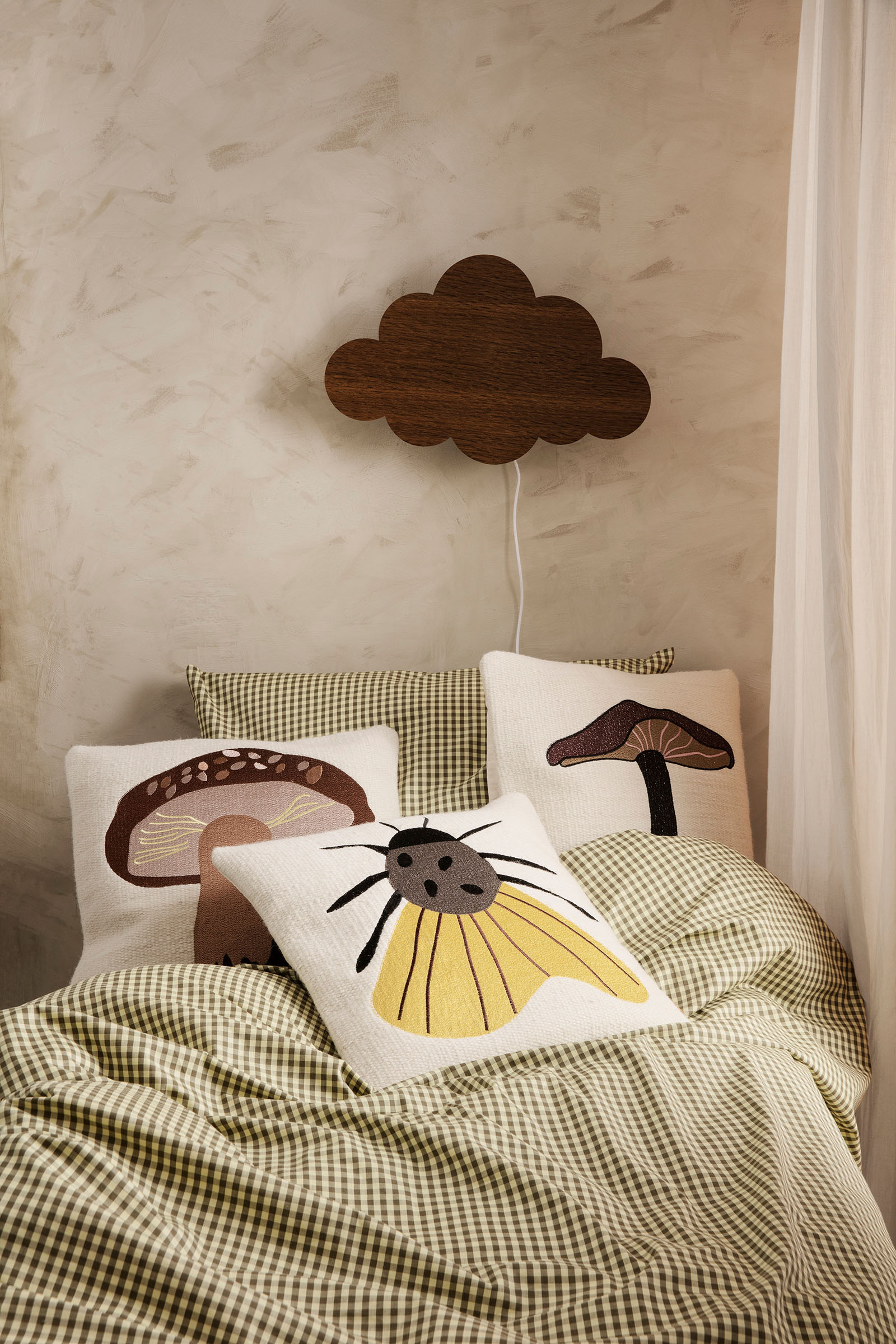 Forest Besticktes Kissen - Motte Forest Besticktes Kissen - Motte