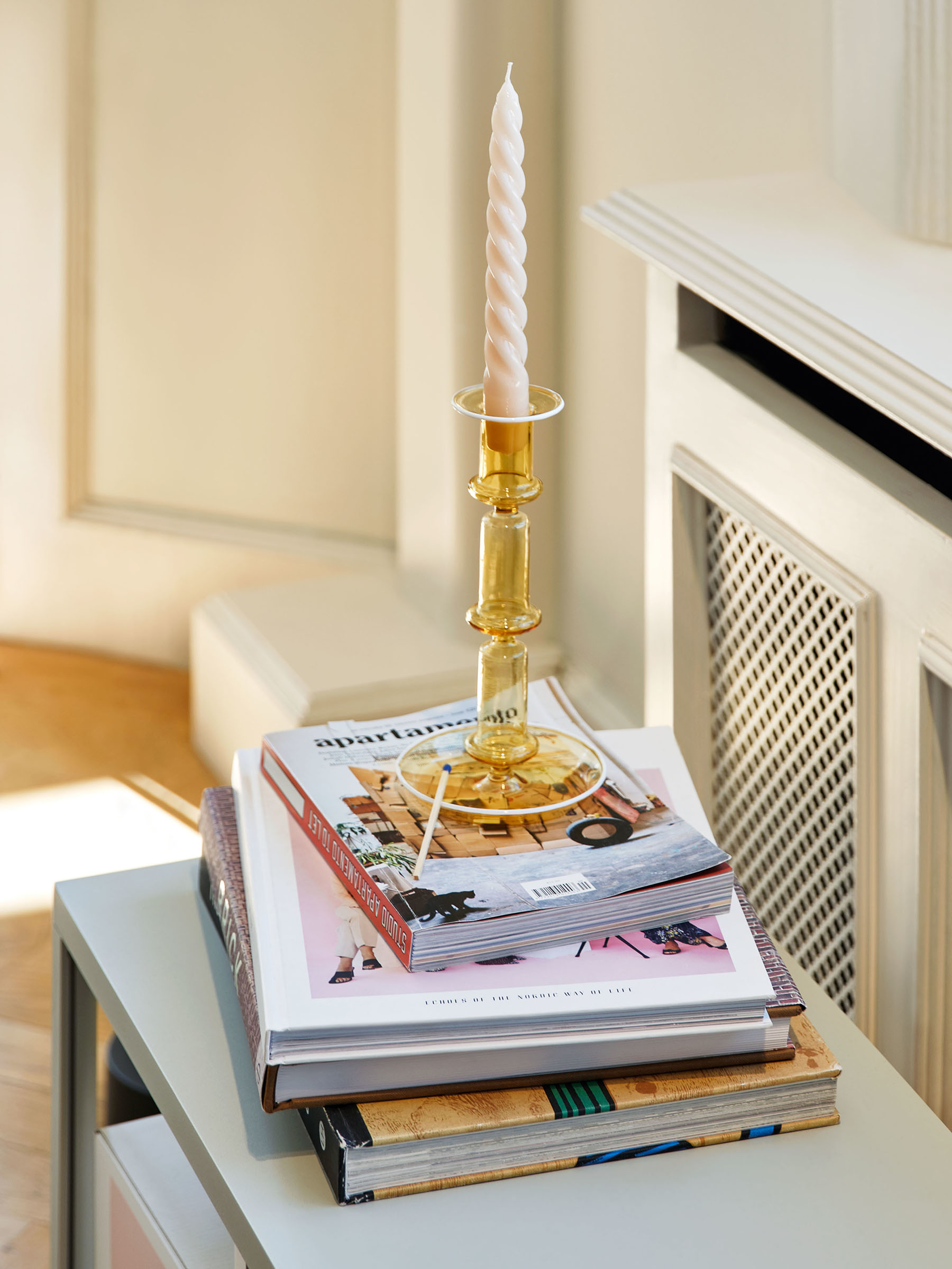 Flare Kerzenständer Hoch - Gelb mit weißem Rand