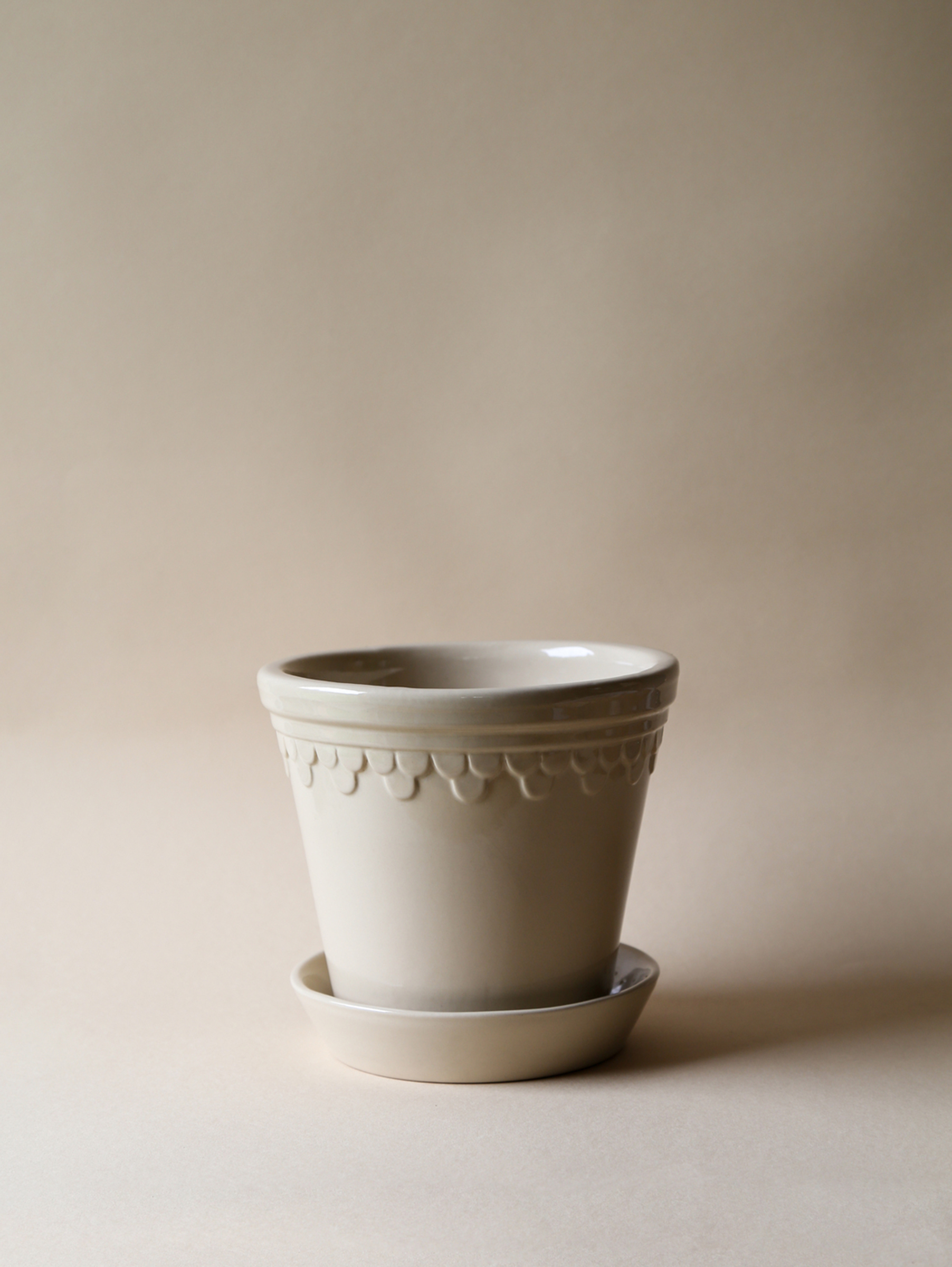 Københavner Glasierter Übertopf Ø14 cm - Sand Stone Københavner Glasierter Übertopf Ø14 cm - Sand Stone