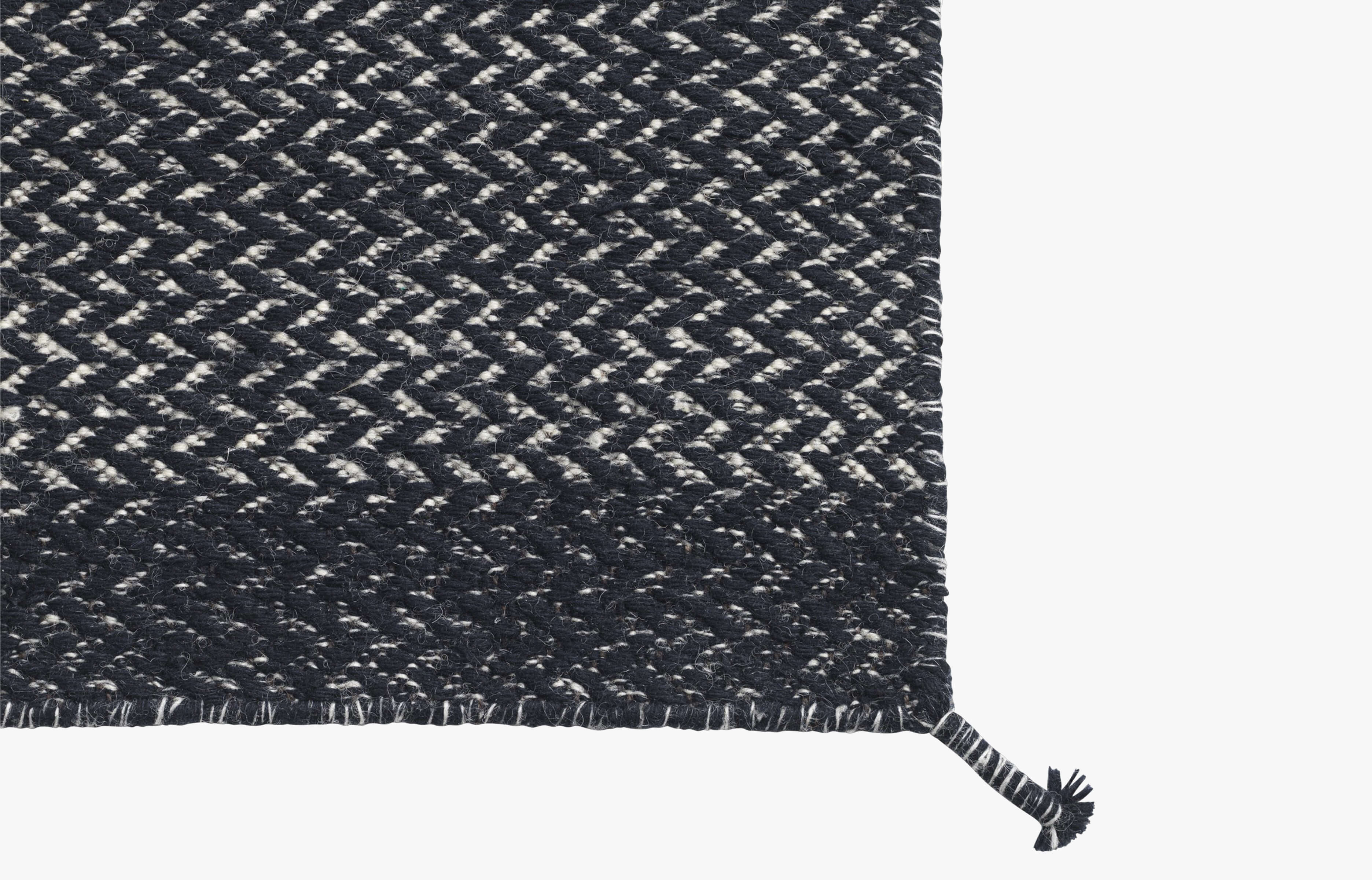 Ply Teppich 140x85 cm - Midnight blue Ply Teppich 140x85 cm - Midnight blue