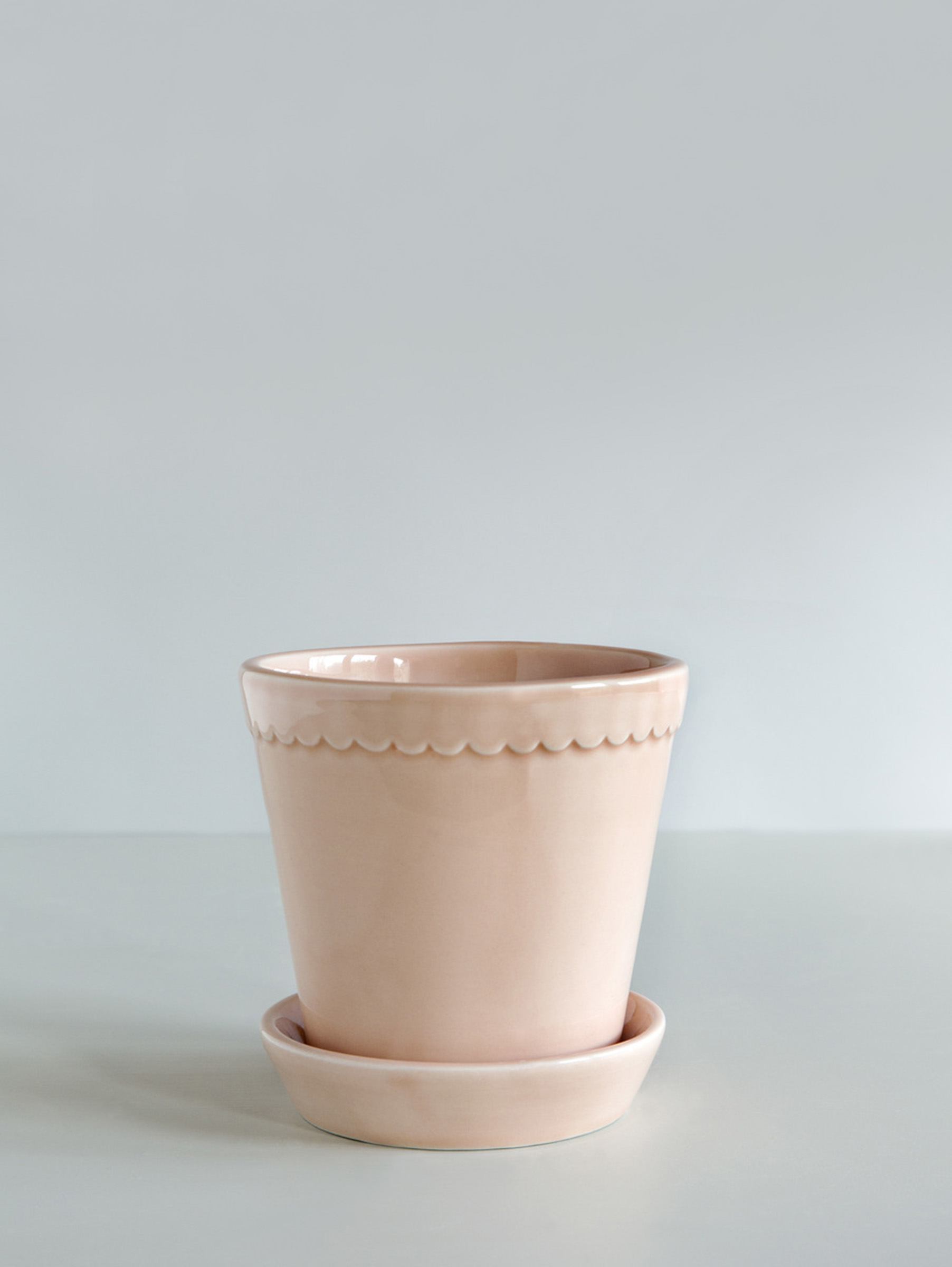 Helena Glasierter Übertopf Ø16 cm - Quartz Rose Helena Glasierter Übertopf Ø16 cm - Quartz Rose