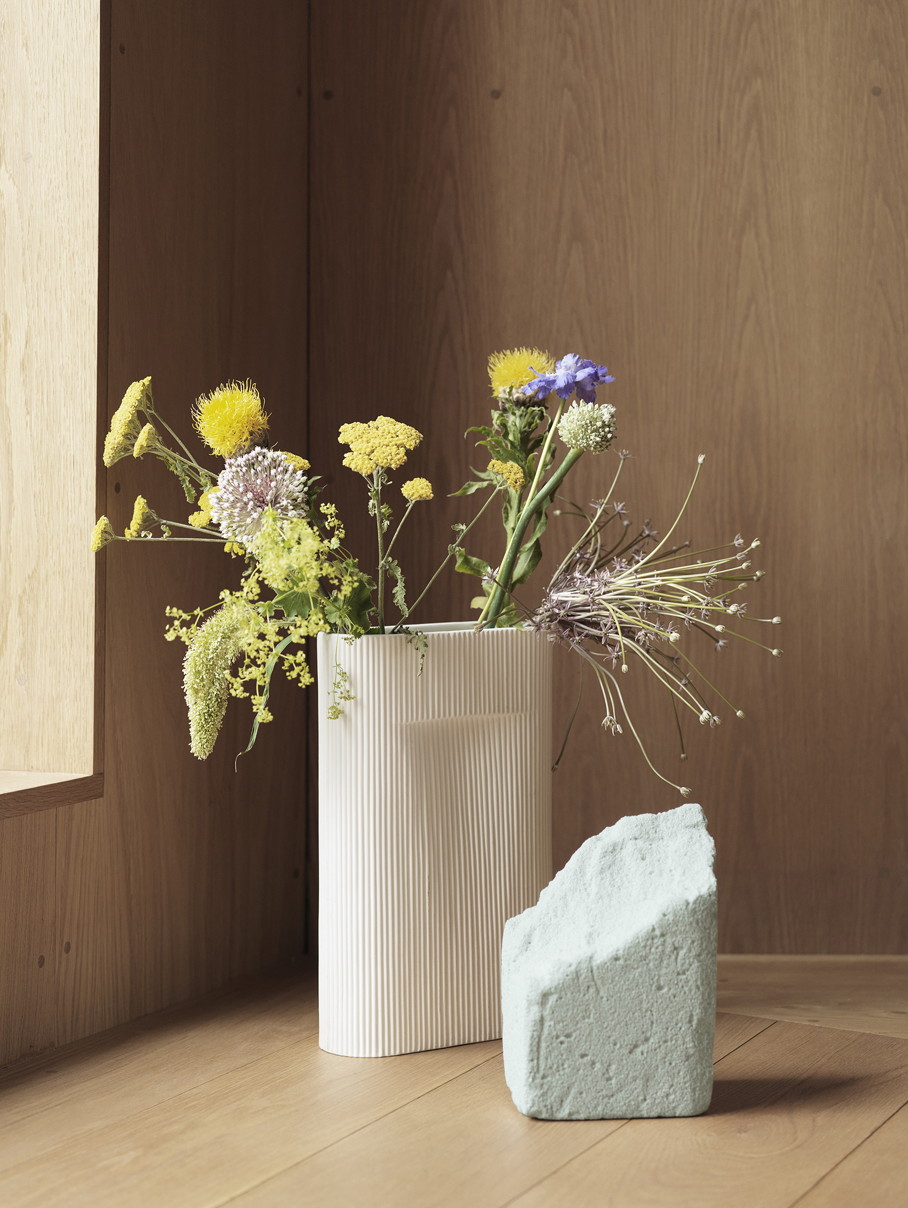 Ridge Vase Large H 48,5 cm - Off-White Ridge Vase Large H 48,5 cm - Off-White